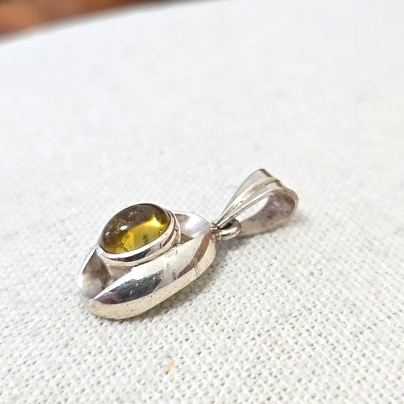 Sterling Silver Citrine Pendant - Picture 2 of 5